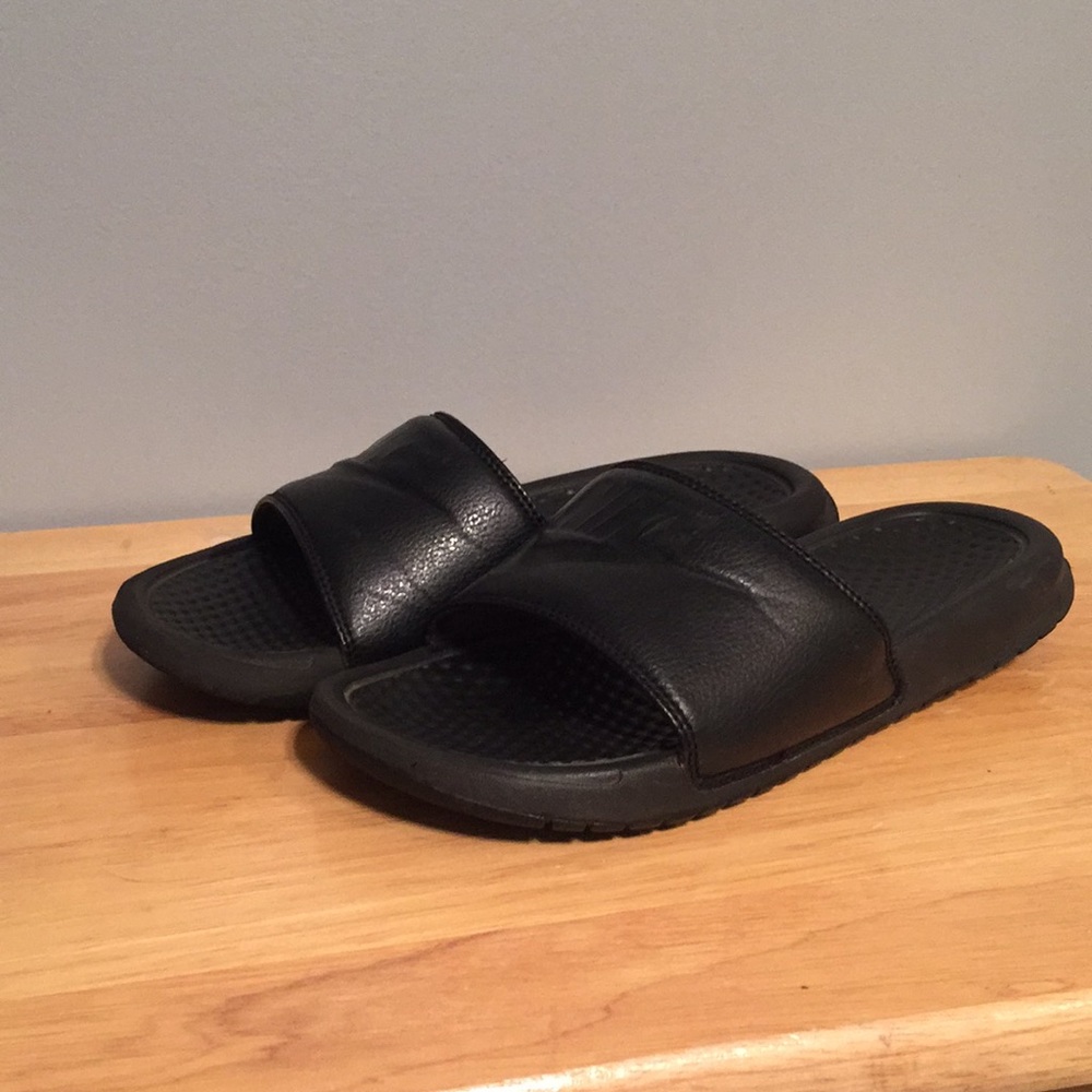 NIKE SLIDES SIZE 6 GREAT CONDITION